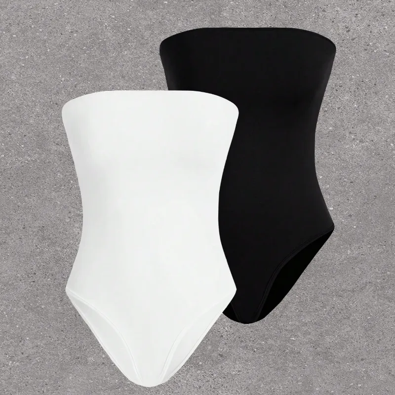 Body ajustado con hombros descubiertos