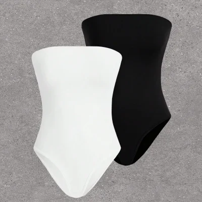 Body ajustado con hombros descubiertos