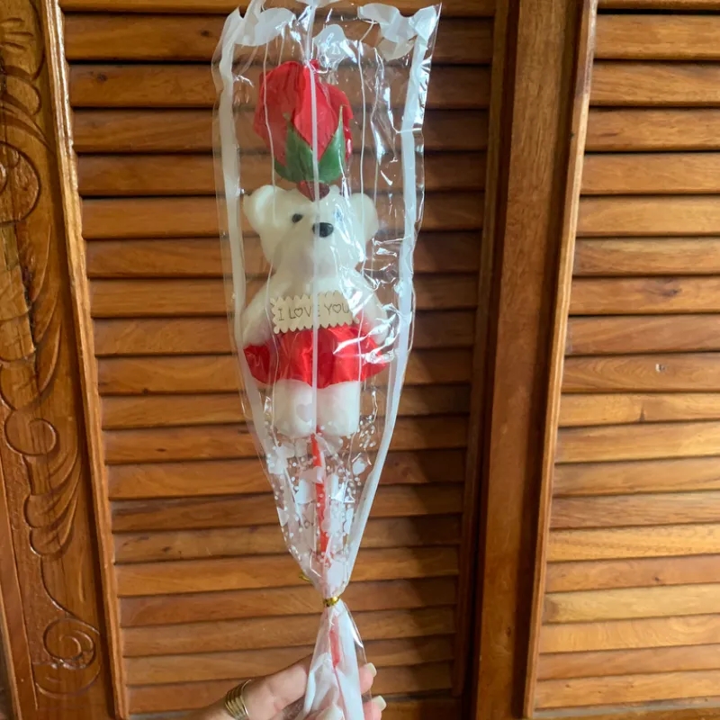 Osito de peluche con flor