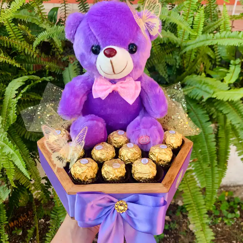 Peluche pequeño y bombones