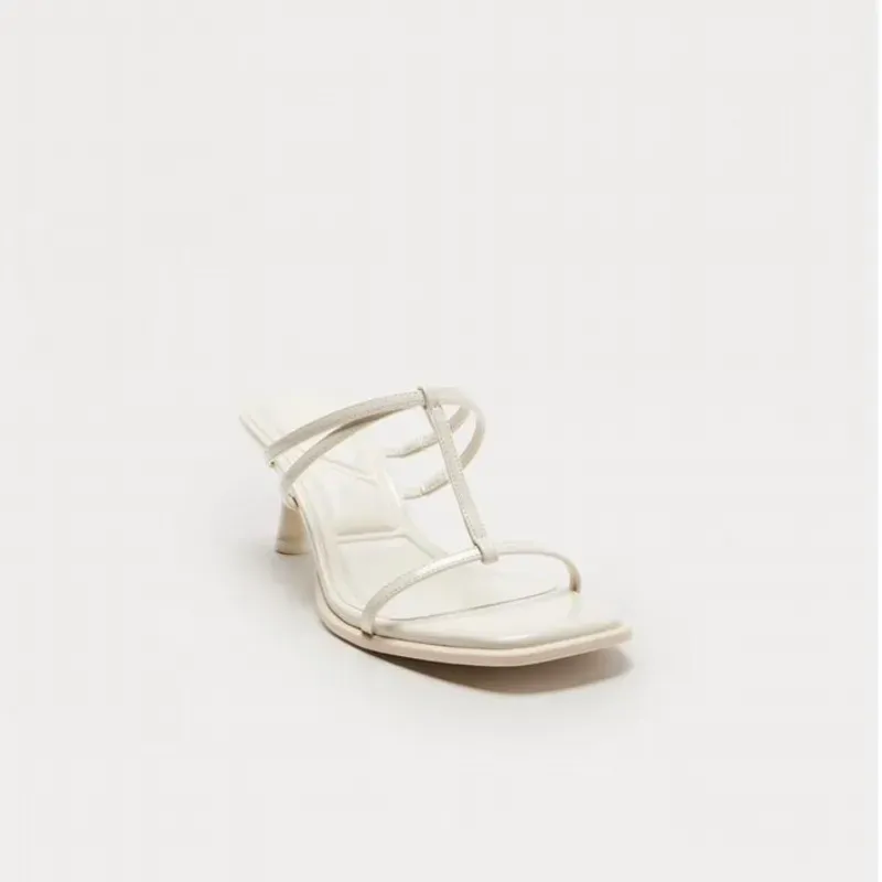 Tacones Blancos Bajo de Tiras