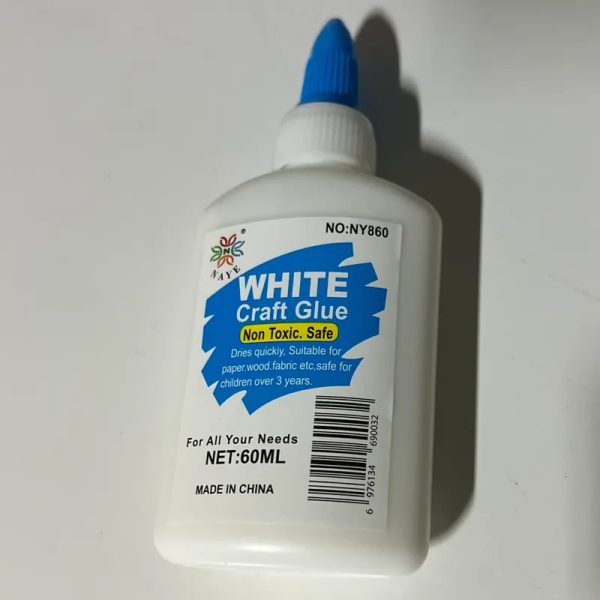 Cola blanca pequeña