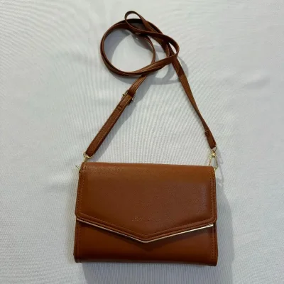 Cartera Mediana con Monedero Carmelita Asa Larga