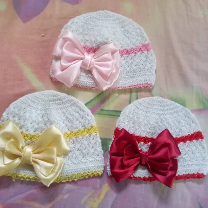 Gorros tejidos con lazo