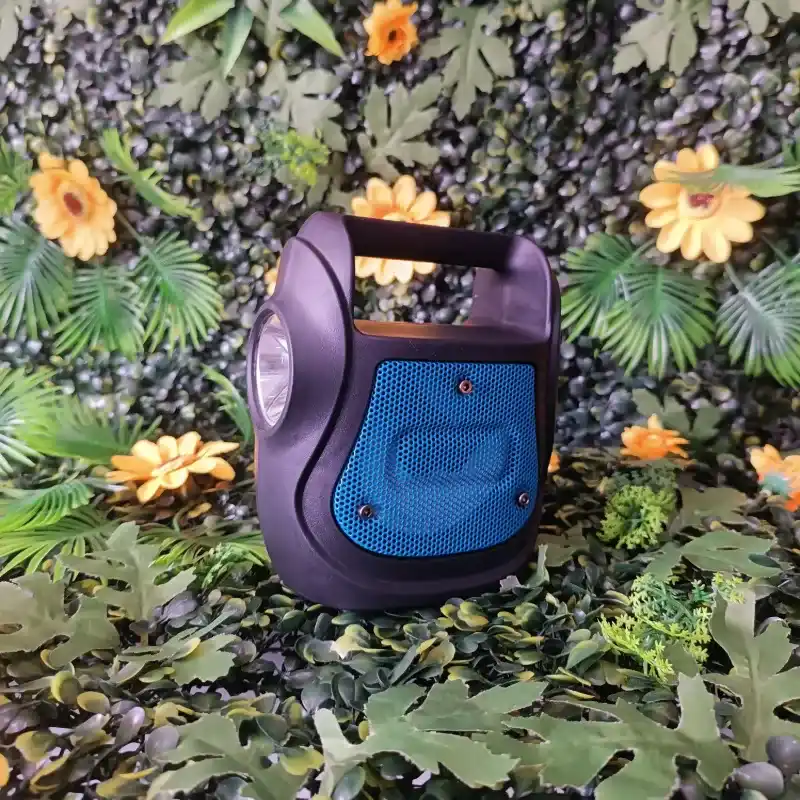 Equipo de música con linterna