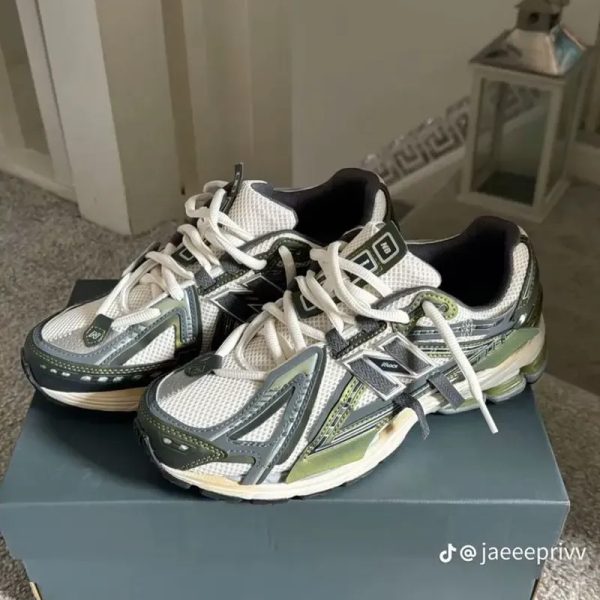 New  Balance 1906 Blancas y Verdes