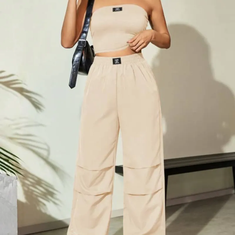 Conjunto beige de top y pantalón