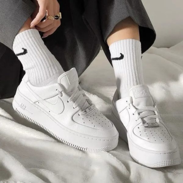 NIKE AIR FORCE 1