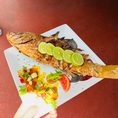 Pescado entero frito
