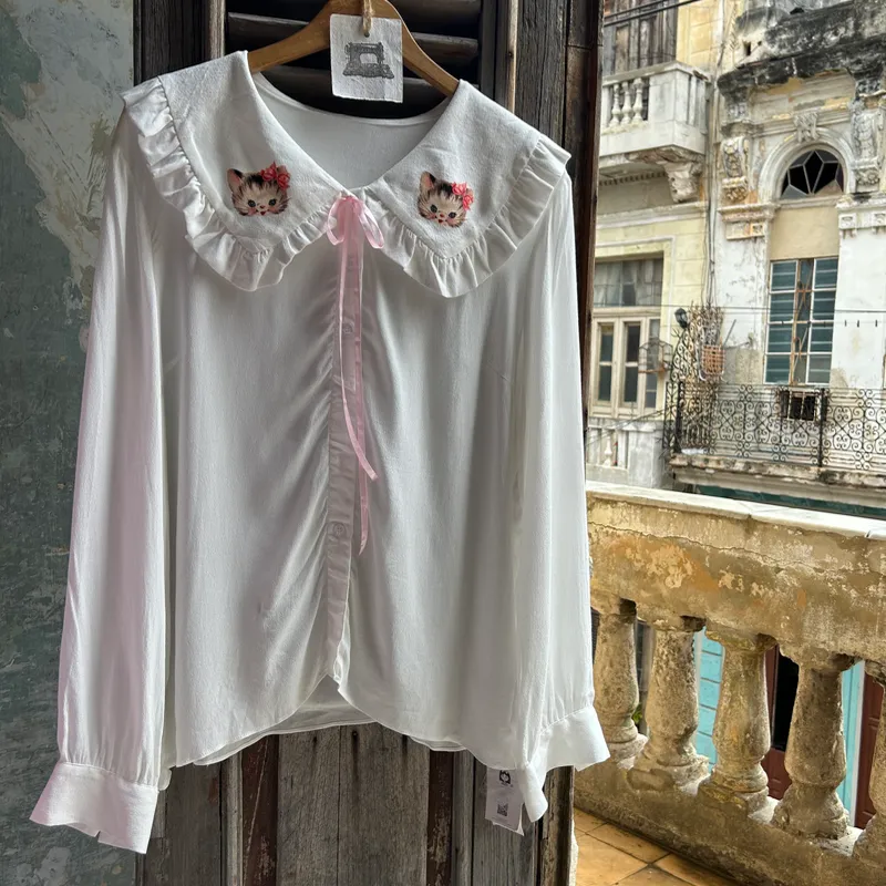 Camisa de cuello peter pan