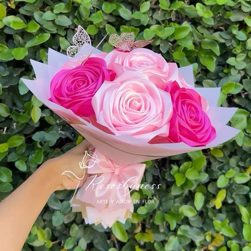 RAMO DE 5 ROSAS ETERNAS