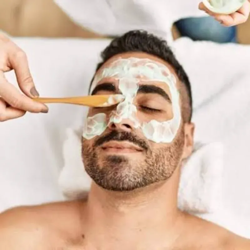 Limpieza facial masculina