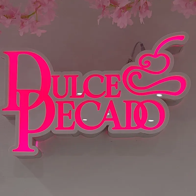 Cartel tipo letras corporeas