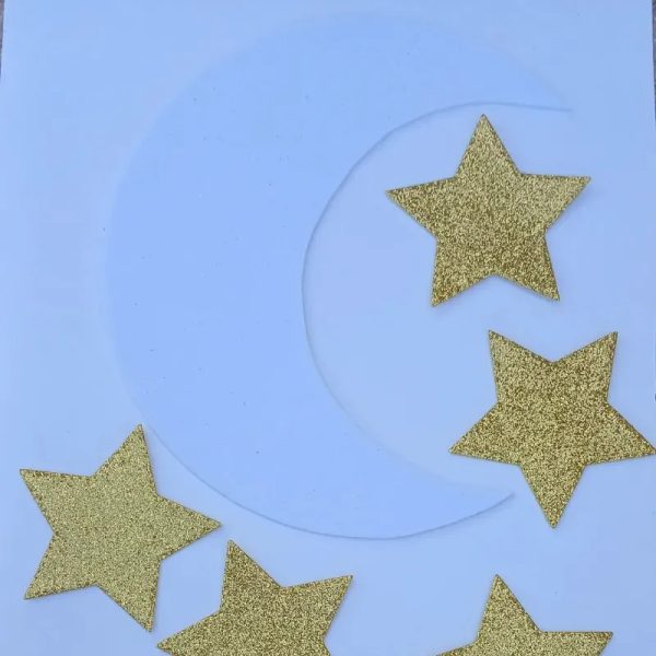 Media luna con estrellas doradas