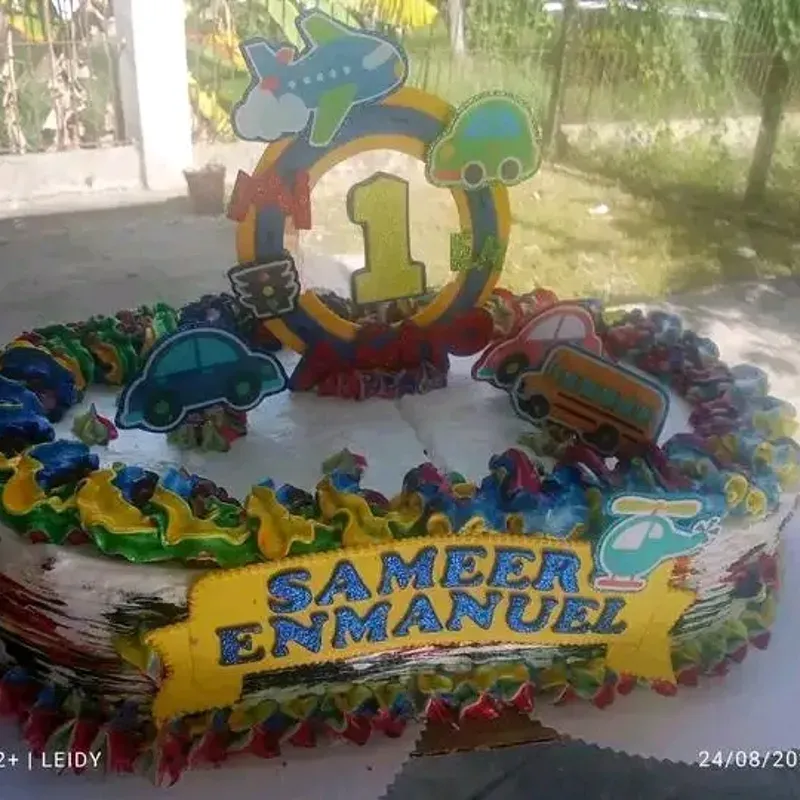 Cake doble temático de 3 leches