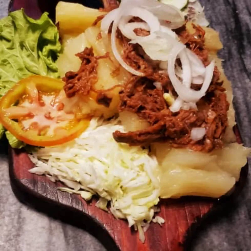 Especial de cangrejo yuca y vegetales