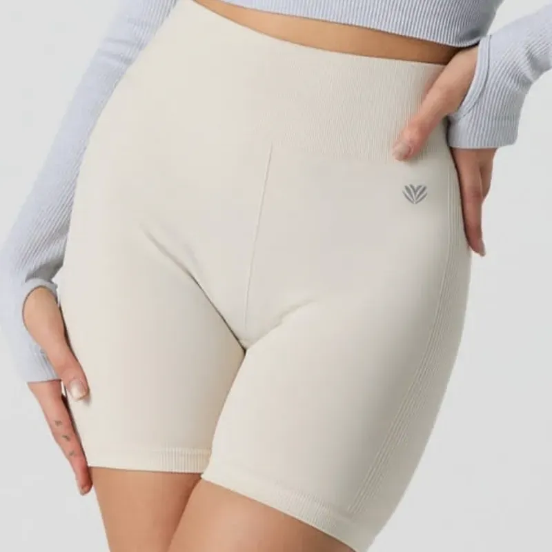 Licra corta color crema