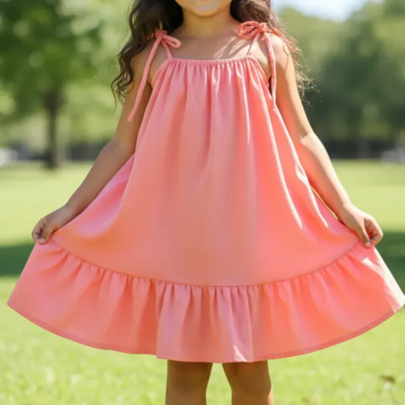 Vestido de niña con tirantes ajustables y vuelo