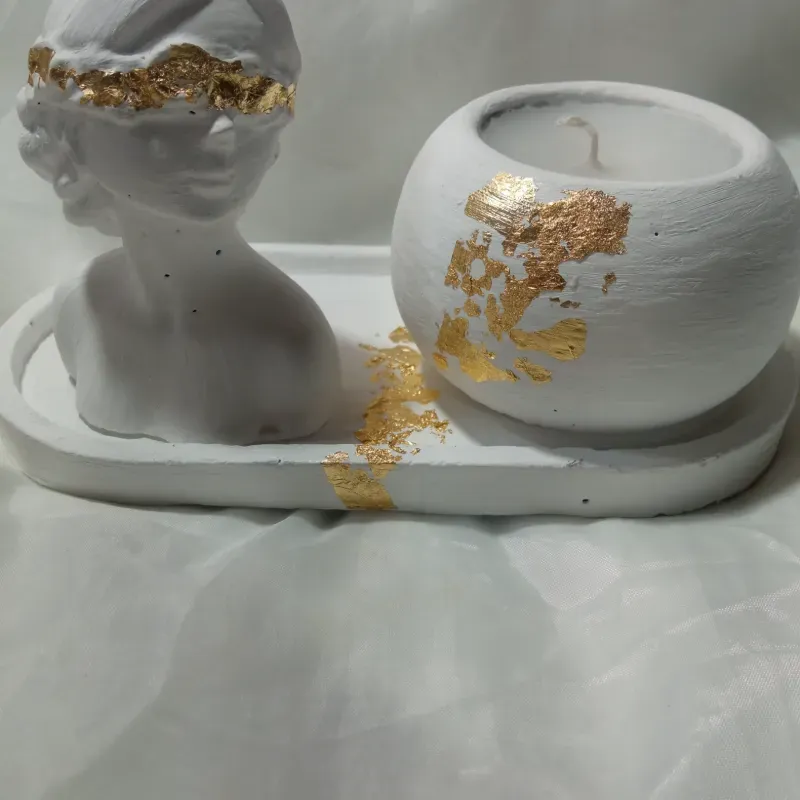 Centro decorativo dorado