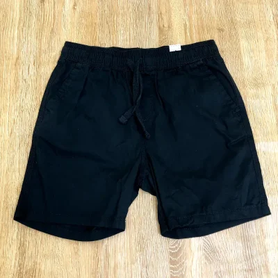 Short color negro