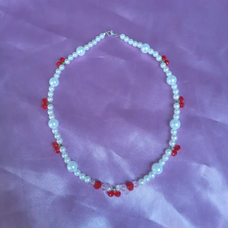 Collar de cerezas