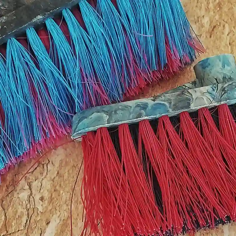 Escobas plasticas