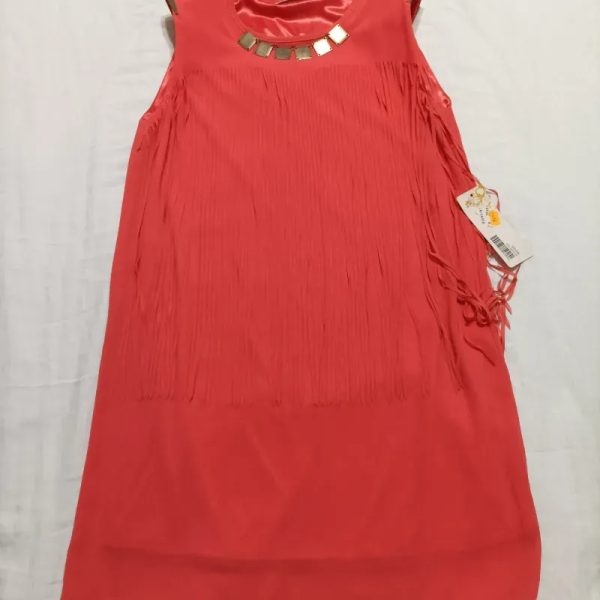 Vestido color salmon.