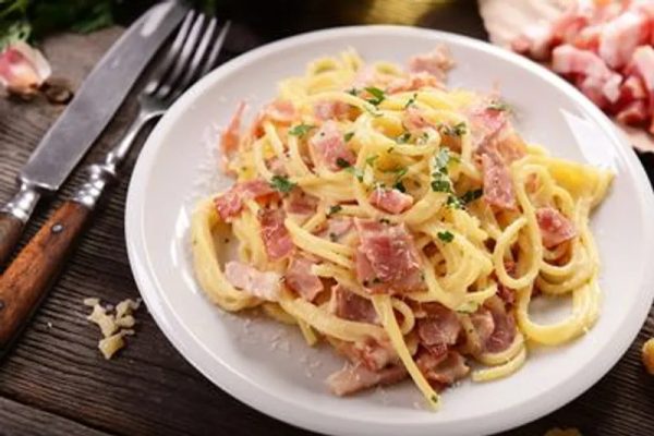(QG) Espagueti con Jamón Pierna