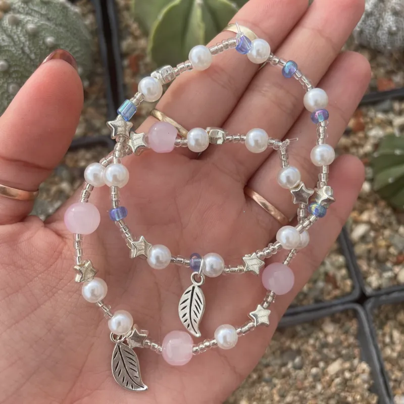 Pulseras de cuentas y perlas