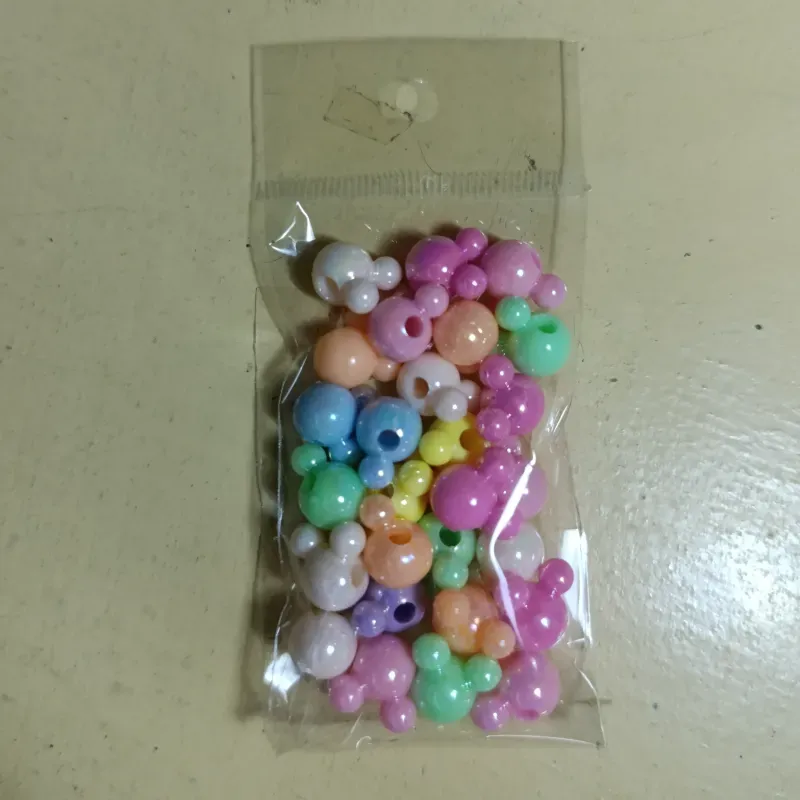 Cuentas en forma de carita de Mickey con colores vivos
