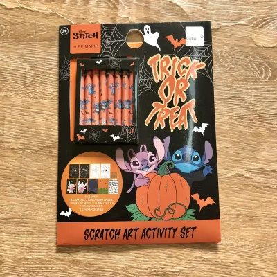 Páginas de colorear y crayolas de Stitch