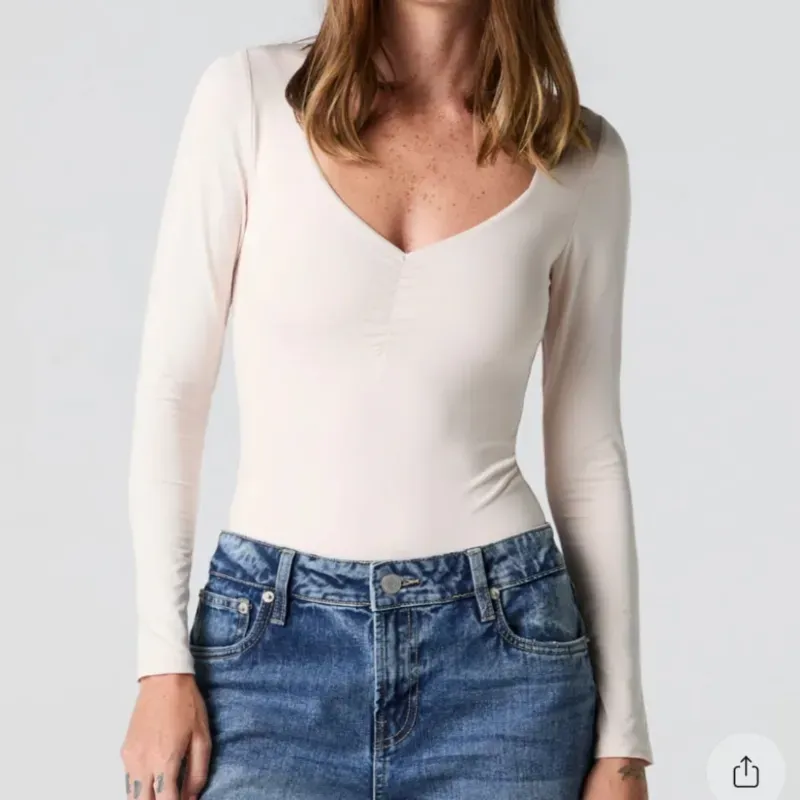 Body color crema manga larga