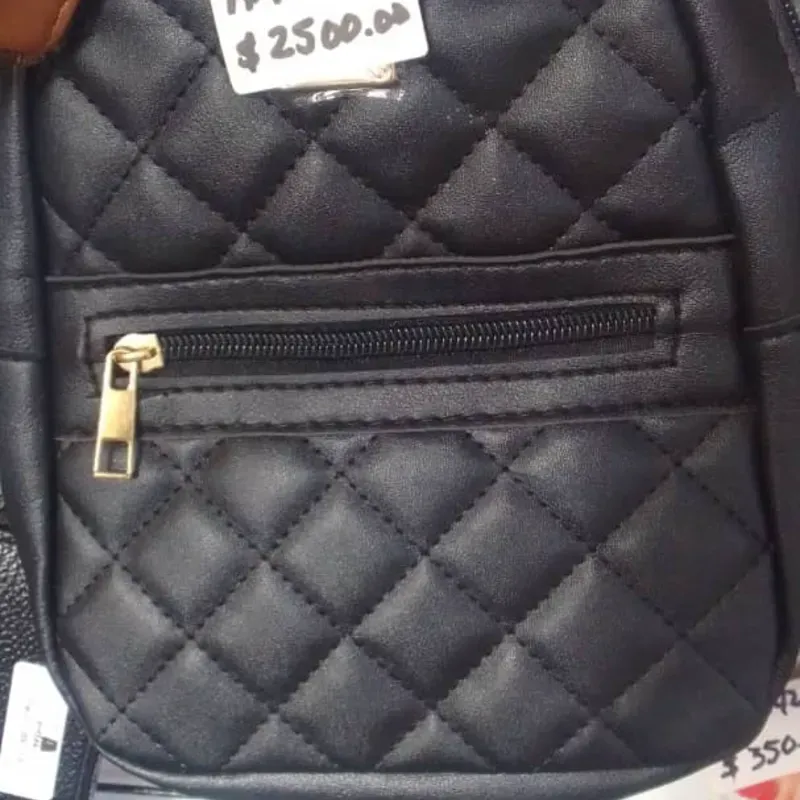 Mochila Negra Pequeña