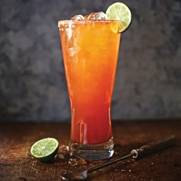 Michelada con Cerveza Cristal