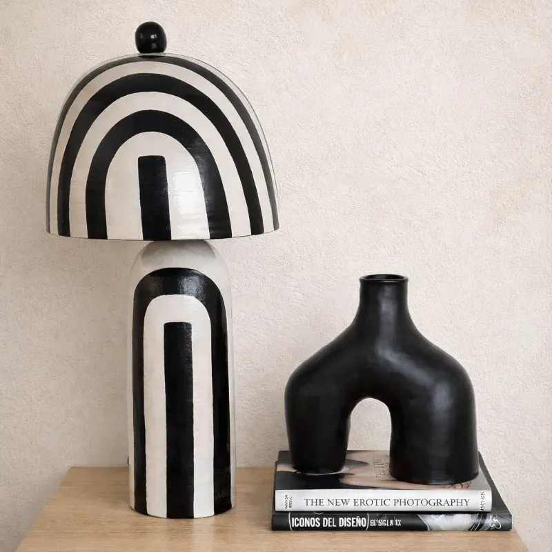 Lámpara y bucaro Nórdico