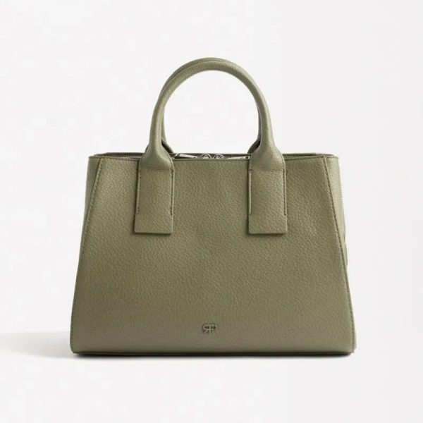 Bolso tote con textura y bandolera