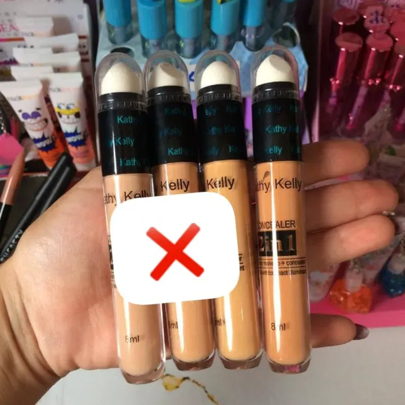 Corrector de ojeras líquido con esponja