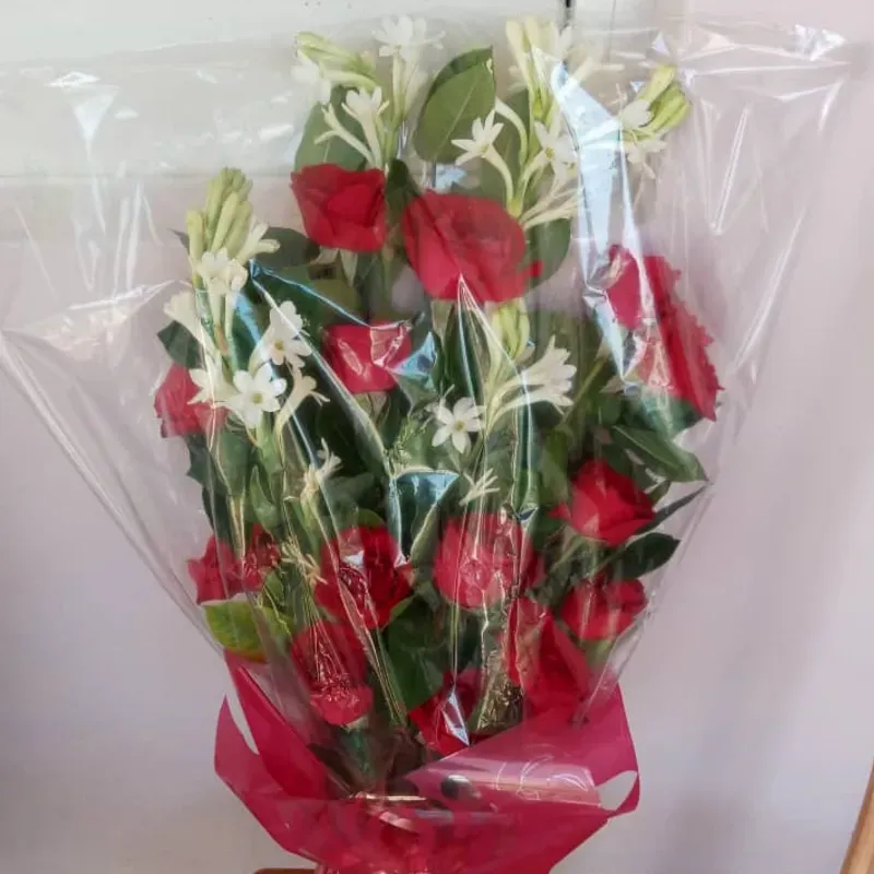 Ramo de Rosas Naturales Sencillo