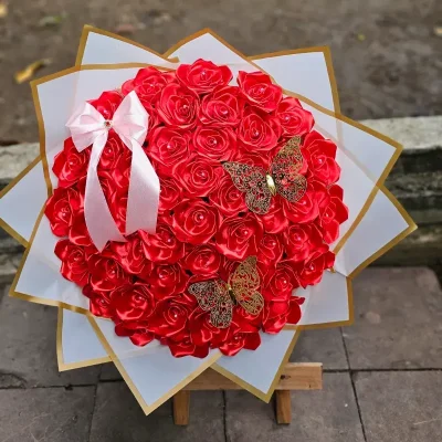 Ramo con 50 rosas eternas 