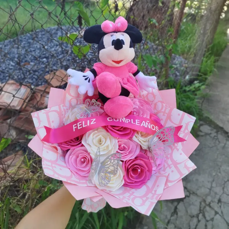 Ramo de 20 rosas con peluche