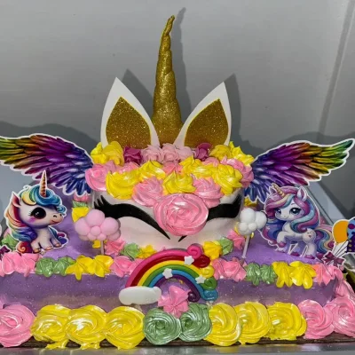 Cake capuchino de 2 pisos  temática de unicornio 