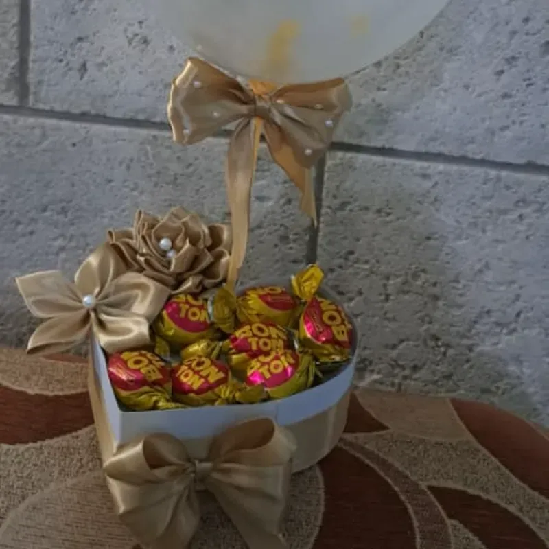 Cajita con rosas y bombones