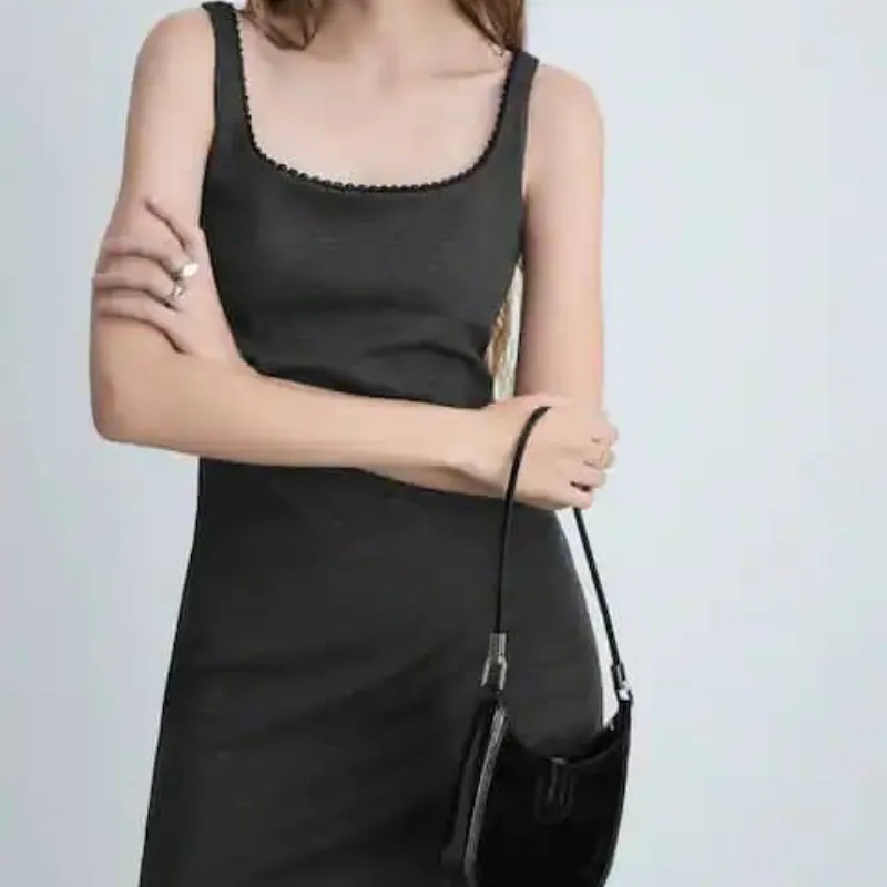 Vestido negro corto