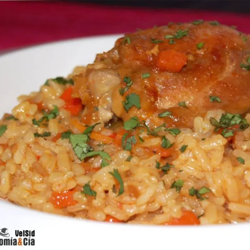  Arroz con Pollo  en Salsa
