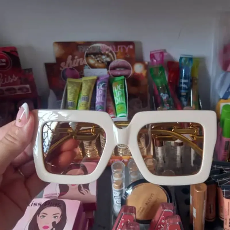 Gafas de mujer (son beis, no blancas)