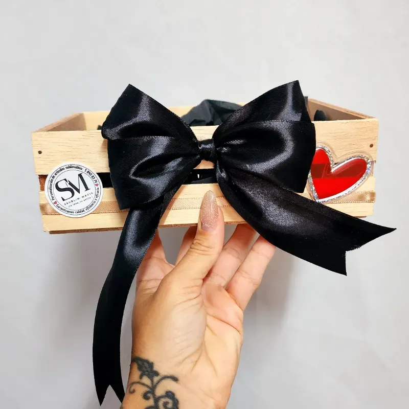 Caja decorada de madera