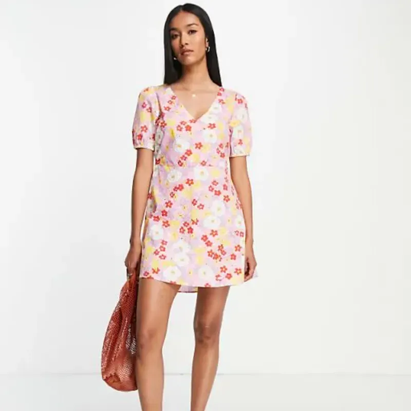 Vestido Corto Rosa con Estampado Floral