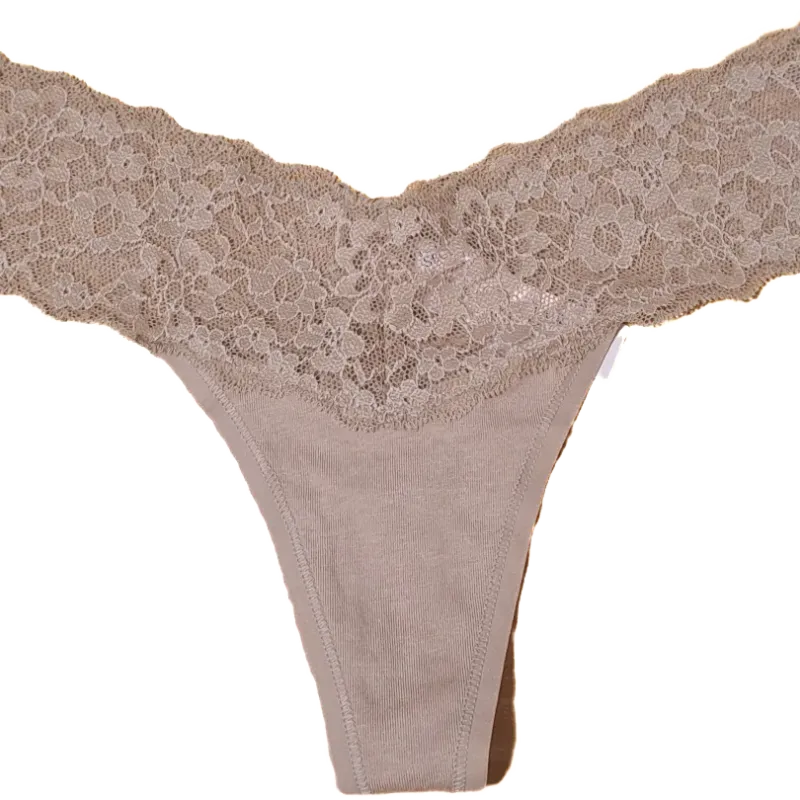 Victoria's Secret tanga beige con encaje