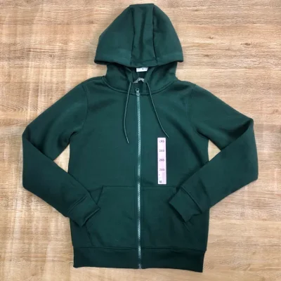 Abrigo con capucha color verde