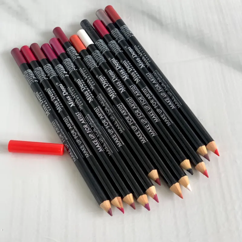 Delineador de labios y ojos